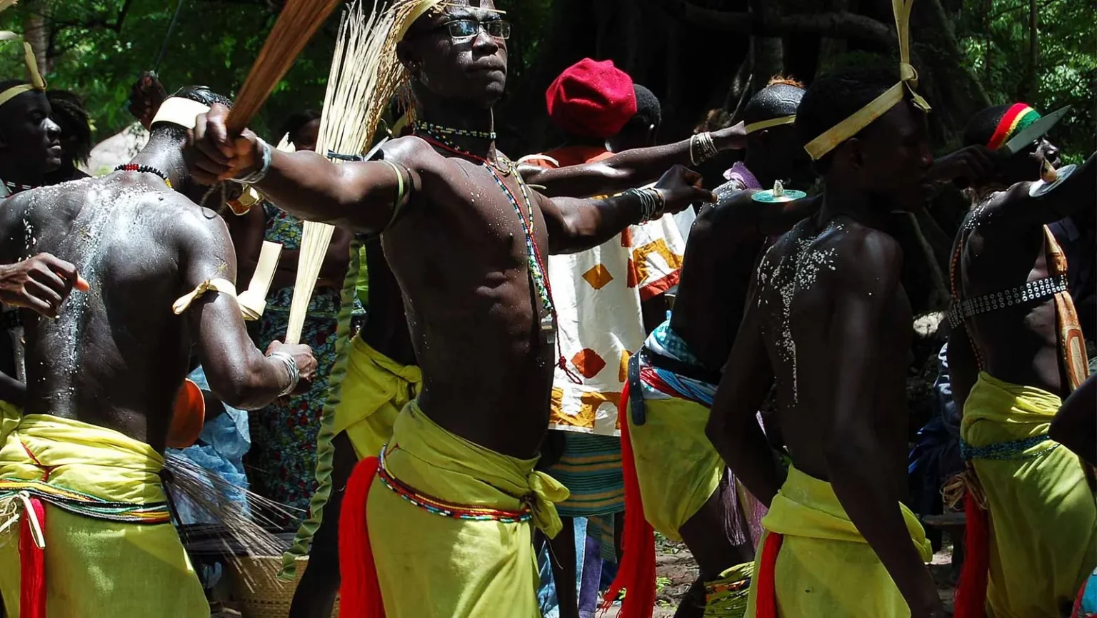 Danses traditionnelles en Casamance, Sénégal 2008 – richesse culturelle africaine inspirant l’artisanat Fusyom