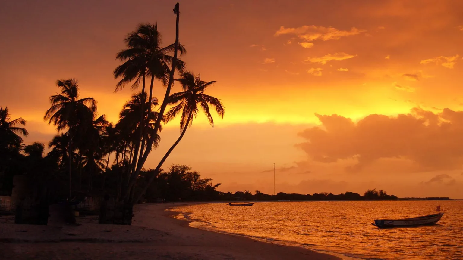 Coucher de soleil à Ziguinchor, Sénégal 2008 – couleurs chaudes et atmosphère traduites dans les créations Fusyom