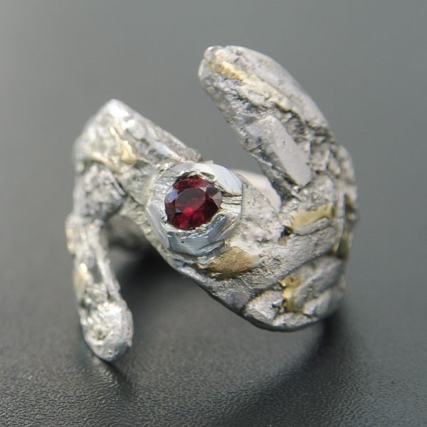 Bague argent et or au rubis naturel – bijou artisanal Fusyom créé sur l’île d’Oléron