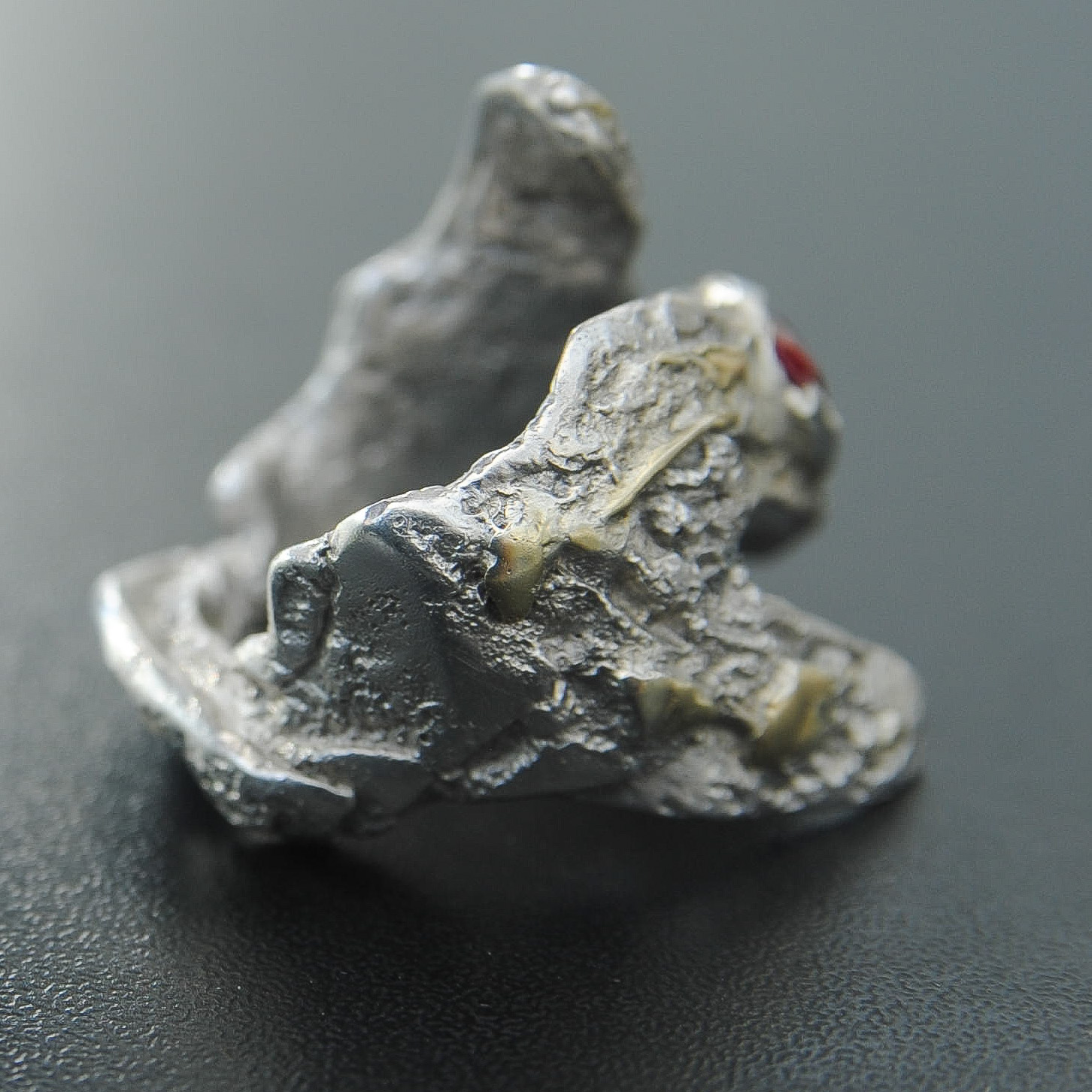 Bague argent et or – création artisanale Fusyom avec rubis naturel