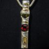 Pendentif BALAM — grenat rouge et tourmaline verte, création artisanale FUSYOM